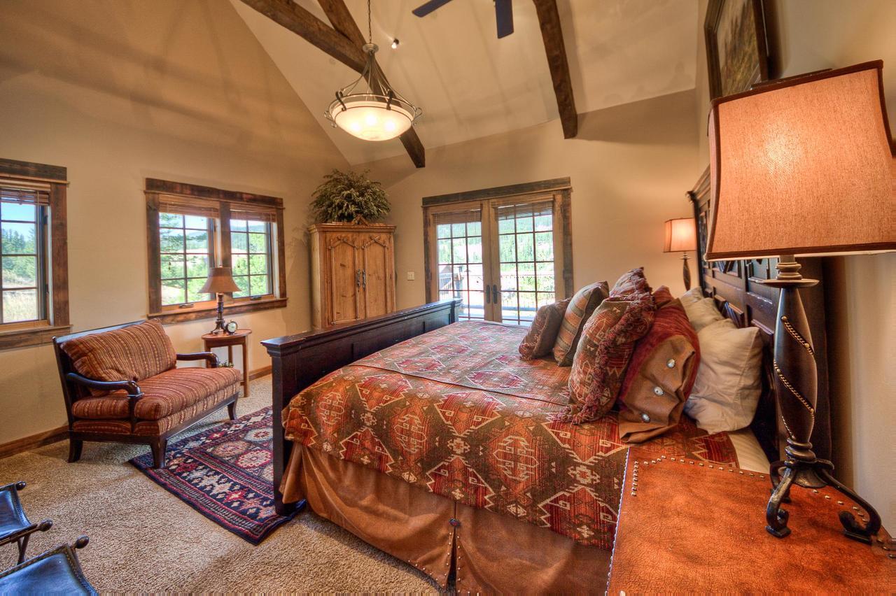 Antler Ridge Lodge Big Sky Extérieur photo